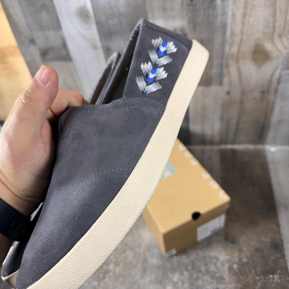 TOMS Bloomingdales Men\'s Slip On Loafer Size‎ 11 Gray Suede Emboidered Shoe main image 13